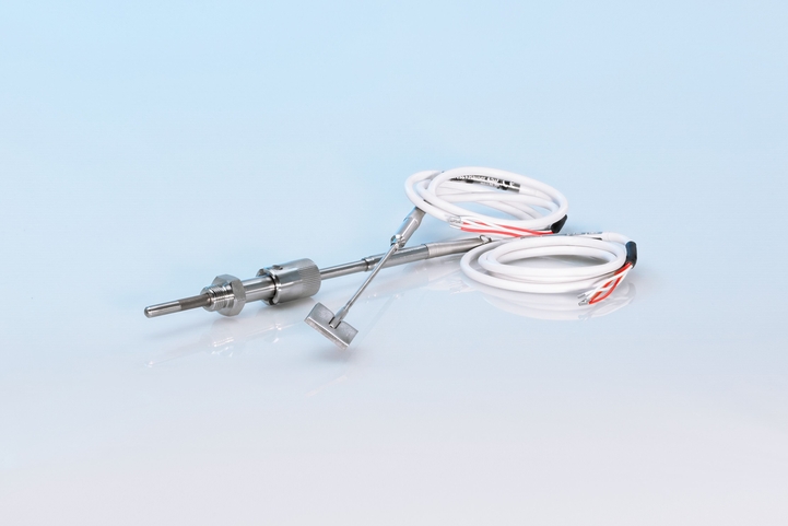 웰드온 패드 또는 베요넷 잠금장치와 같은 특수한 프로세스 연결부가 있는 iTHERM CableLine TST310