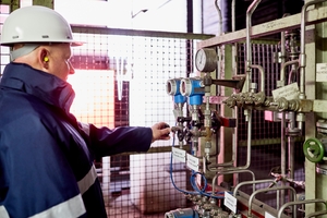 An Endress+Hauser expert in a power plant looking at the instrumentation
