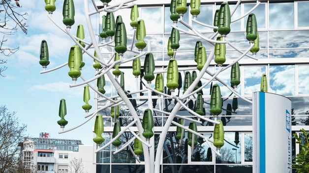 A wind tree feeds the e-vehicle charging station at Endress+Hauser Liquid Analysis in Gerlingen